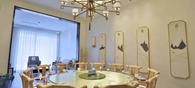 捺钵四季温泉酒店(大安嫩江湾湿地公园高铁站店)图片