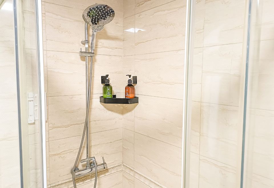 Qinglan Hotel (Danjin Road Wanshan Park Branch, Danyang City) Hotel Overview