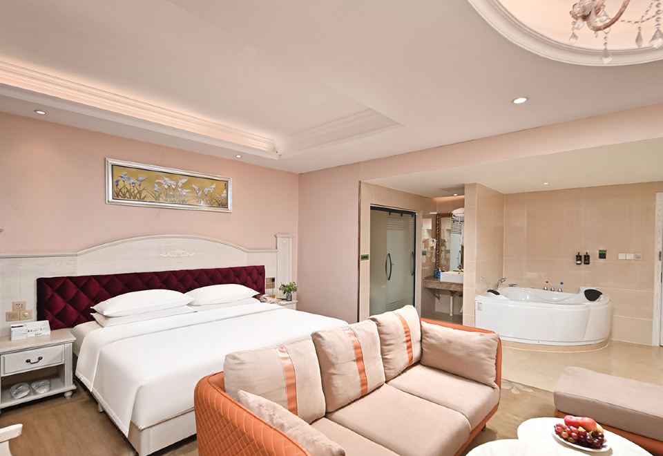 Vienna International Hotel (Hezhou High-speed Railway Station) Hotel Overview