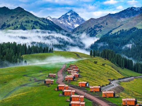 巩留库尔德宁柏睿营地