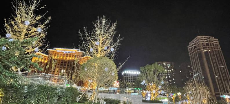 圈圈ins轻奢投影公寓(成都龙湖蜀新天街工业学院店)图片