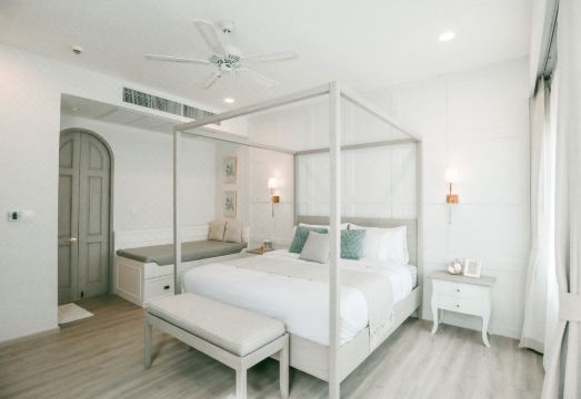 Prima Amphawa Hotel Overview