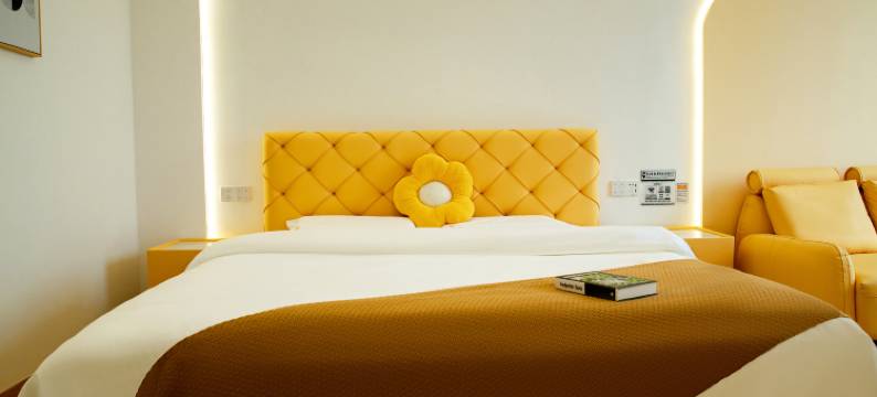 只有半朵设计师民宿(邹城百盛财富中心店)图片