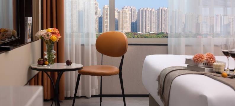 柏年宝丽酒店(长沙五一广场窑岭湘雅二医院地铁站店)图片