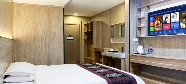 云绯酒店(郑州新郑机场恩平湖地铁站店)图片