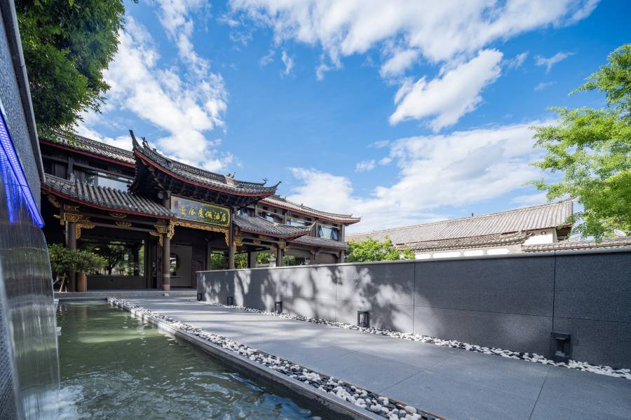 曼辰 Mansion 侘寂美學 · 花園度假民宿 (麗江古城南門木府店)