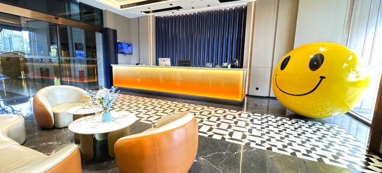 欢漫高空江景酒店(重庆洪崖洞解放碑步行街店)图片