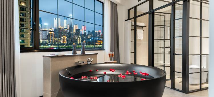 SFEEL设计师酒店(重庆南滨路下浩公交站店)图片