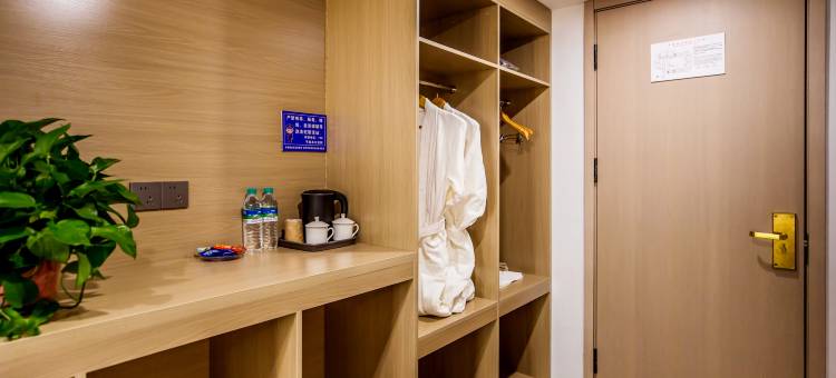 华庭酒店(平泉中心广场店)图片