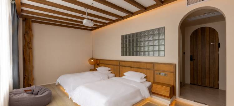 山禾里·侘寂美学民宿(万象城龙眼南路美食街店)图片