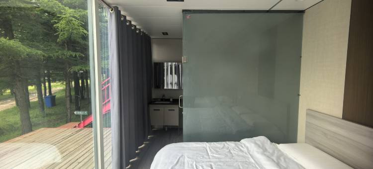小天山林海帐篷露营地图片