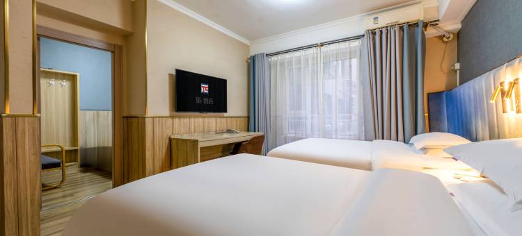 派酒店(钟楼回民街地铁站店)图片