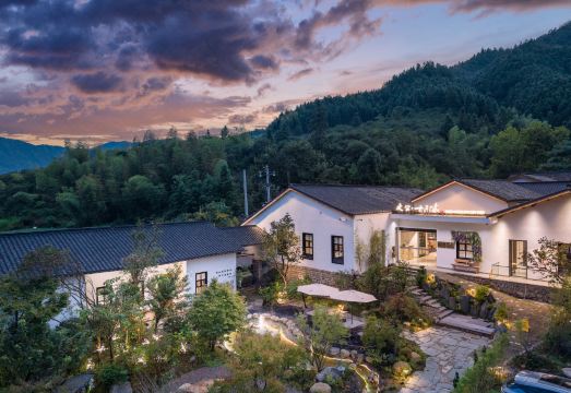 Wuyuan Yunjing Fenghuang Ginkgo Valley B&B Huangling District Branch Hotel Overview