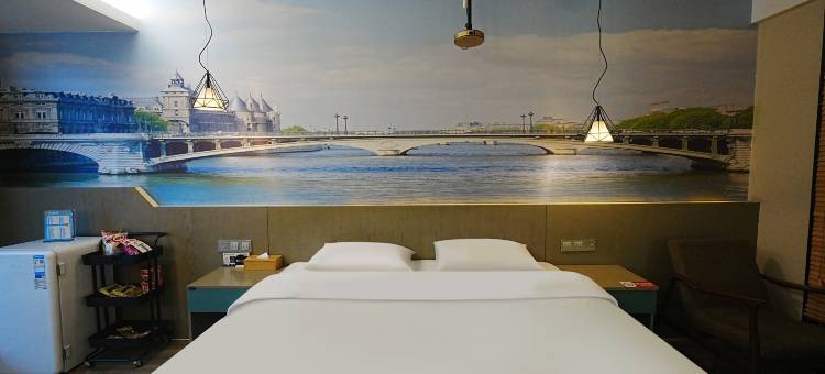 网鱼电竞酒店(宁波南部商务区店)图片