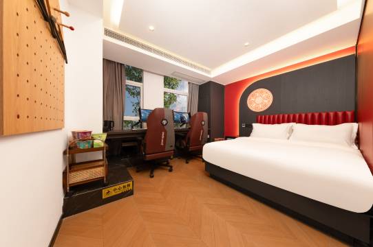 季先电竞酒店(大坪龙湖时代天街店)