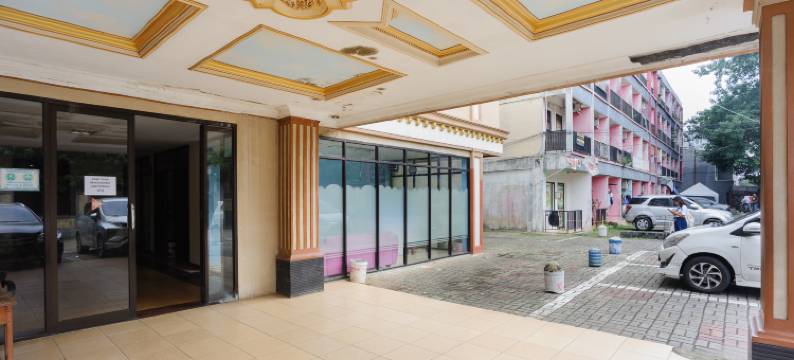 RedDoorz near GOR POPKI图片