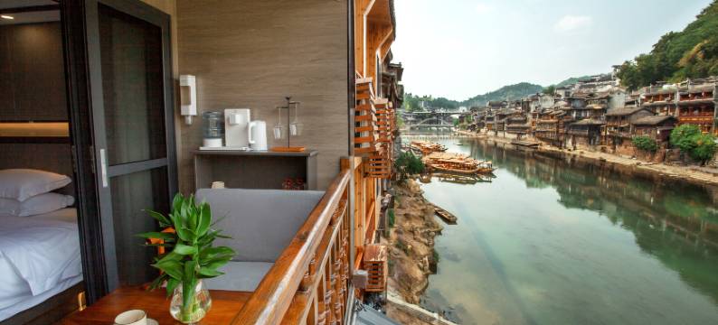 梦缘·一线江景·沱江精品民宿(凤凰古城虹桥店)图片