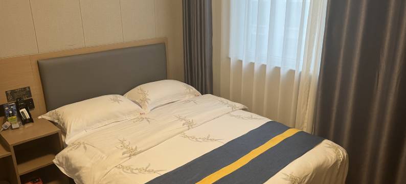 5+2精品酒店(平邑滨水雅园店)图片