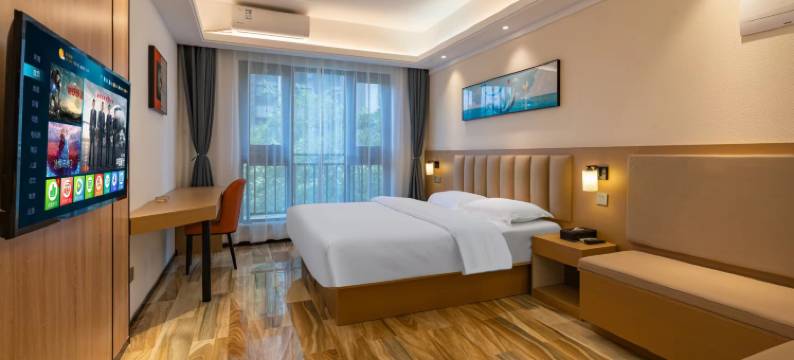 名湖酒店(郑州蝶湖公园滨河新城地铁站店)图片