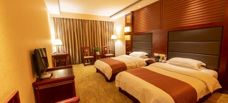 云南水富成中白云酒店图片