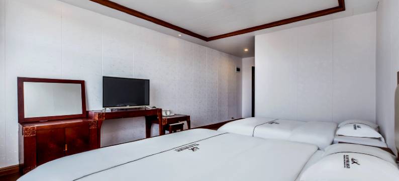 乌兰布统龙行假日酒店(克什克腾旗乌兰布统草原景区店)图片