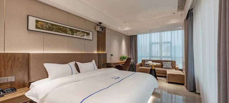 南屿轻奢影院酒店(厦门高崎机场创新园地铁站店)图片