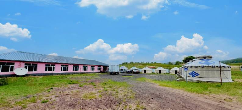 乌兰布统敖包山居驿站图片