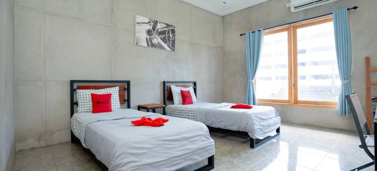 红多兹伊斯兰酒店-近龙目岛震中购物中心(RedDoorz Syariah near Lombok Epicentrum Mall)图片