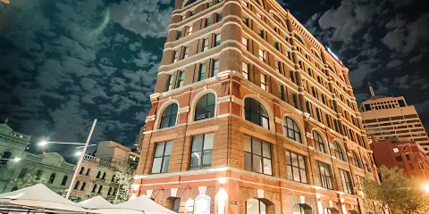 Wake up! 悉尼中央酒店