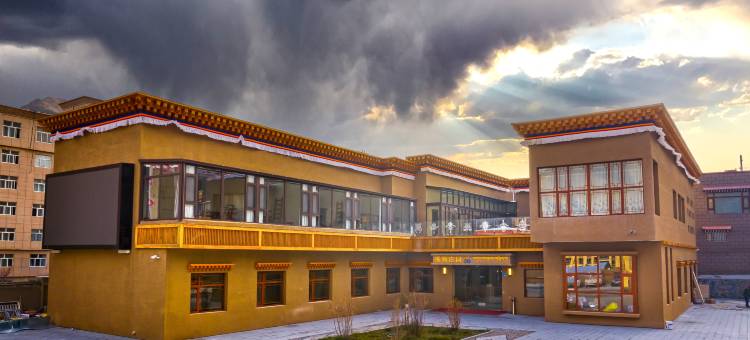 夏河嘎顿庄园图片