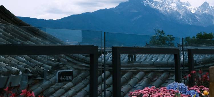 丽江古城半山归吾•山隐日照金山丨观古城全景美宿(大水车店)图片