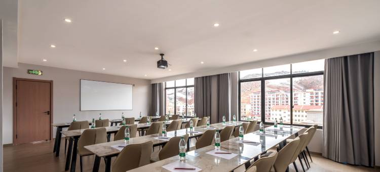 逸柏国际酒店(芒康金沙江路店)图片