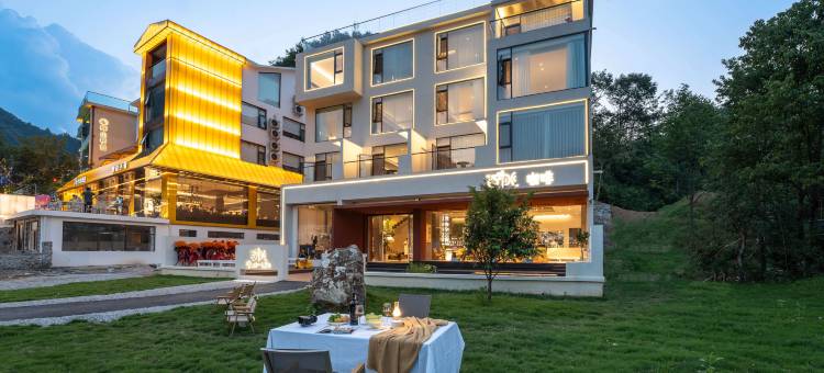 西桃咖啡民宿(老君山云景索道店)图片