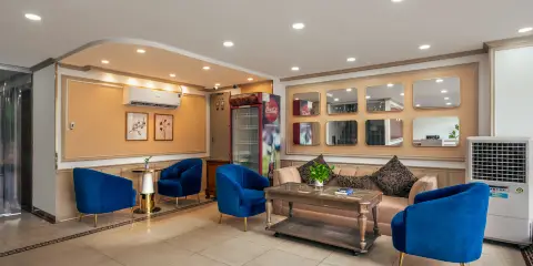 薩茲埃拉託酒店 - 免費機場接送和早餐