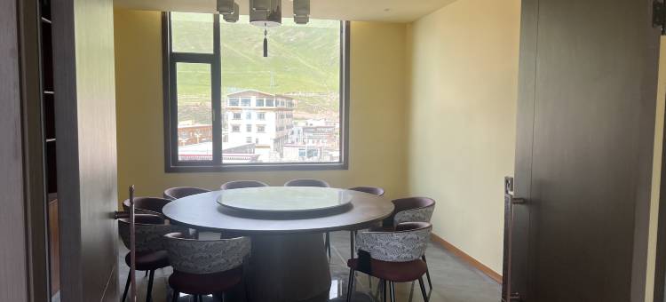 德格竹庆王府大酒店图片