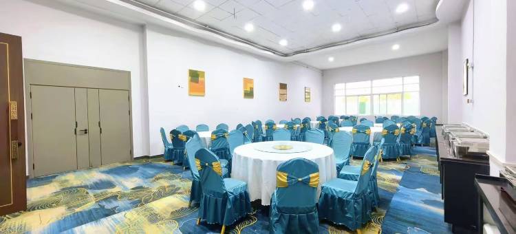 雅韵艺术酒店(新乡河师大万达广场店)图片