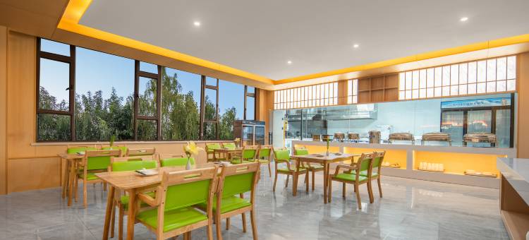 龙猫精灵酒店(温宿阿克苏红旗坡机场店)图片