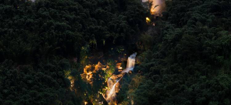 素日青禾悬崖瀑布野奢酒店图片