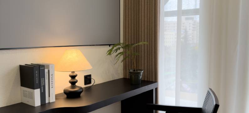 且慢·清晏影音酒店(昆明火车站东风广场店)图片