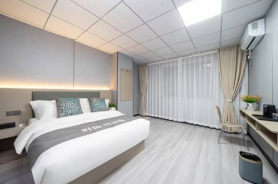 白云站全聚住宿(广州白云站地铁站店)