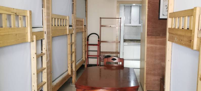 到站蜂房Al太空舱独立小屋青年旅舍(桂林北站店)图片