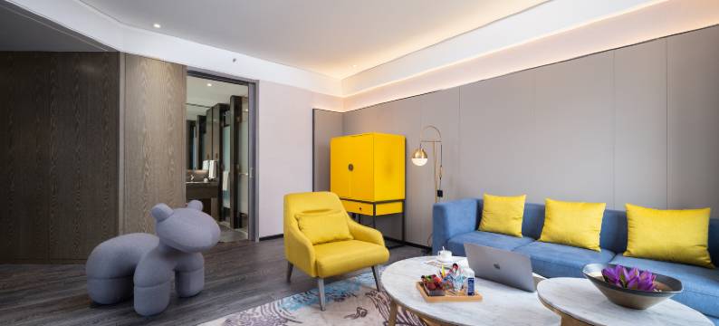 兰顿Q酒店(红河哈尼族彝族自治州建水小火车紫陶街店)图片