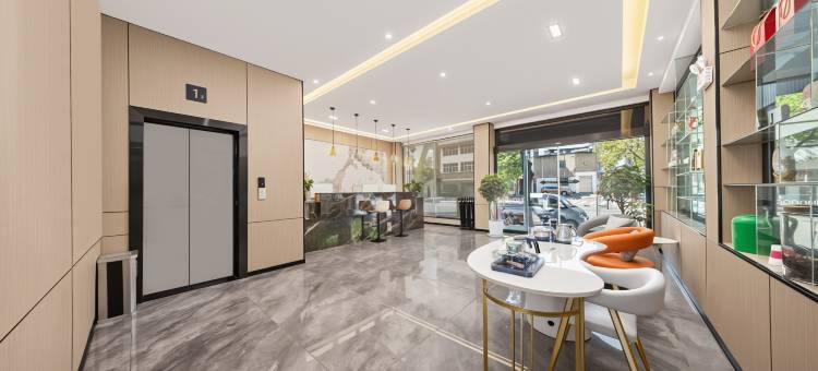 馨悦假日酒店(陆良图腾商业中心春光路店)图片