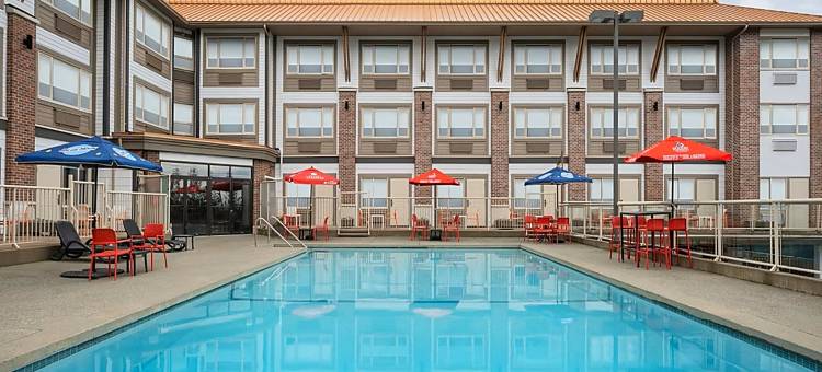 维多利亚麋鹿湖套房酒店(Holiday Inn VICTORIA – ELK LAKE by IHG)图片