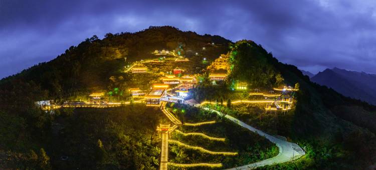 峨眉山濠梁垂天私汤民宿图片