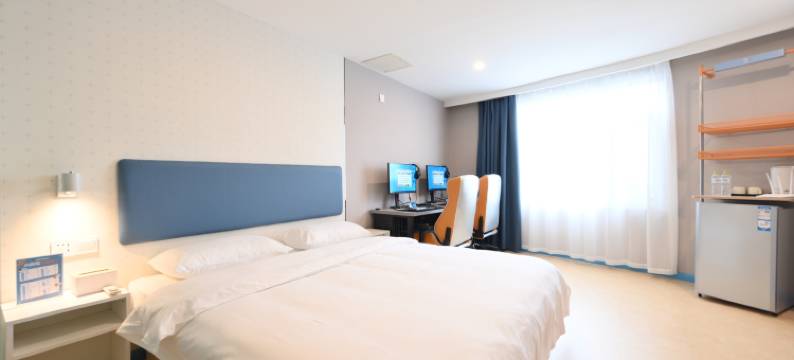 网鱼电竞酒店(青岛台东步行街店)图片