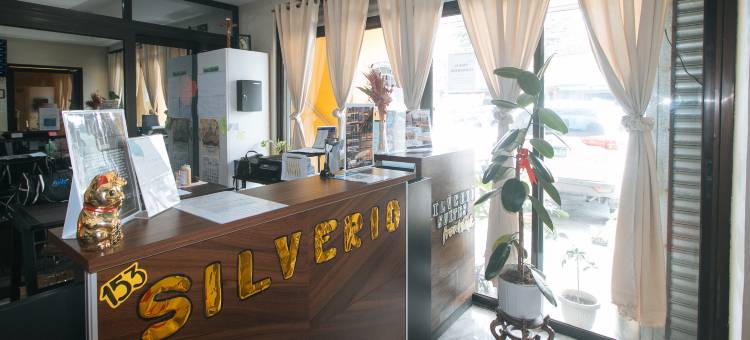 帕拉纳克市153西尔维里奥套房酒店(153 Silverio Suites Paranaque City)图片