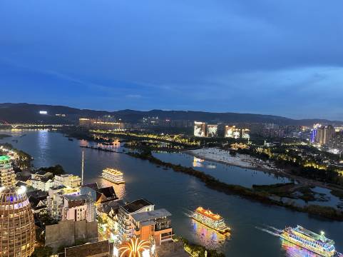 西双版纳景洪微澜江景美宿(告庄星光夜市店)图片