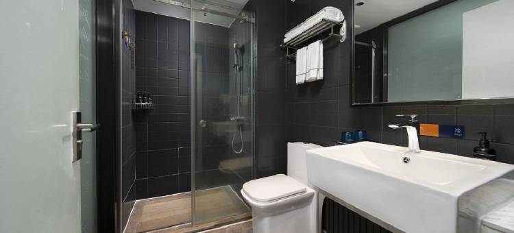 雅斯特酒店(南湖公园医科大学店)图片