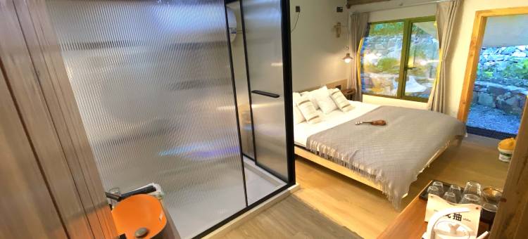 古树旁客栈图片